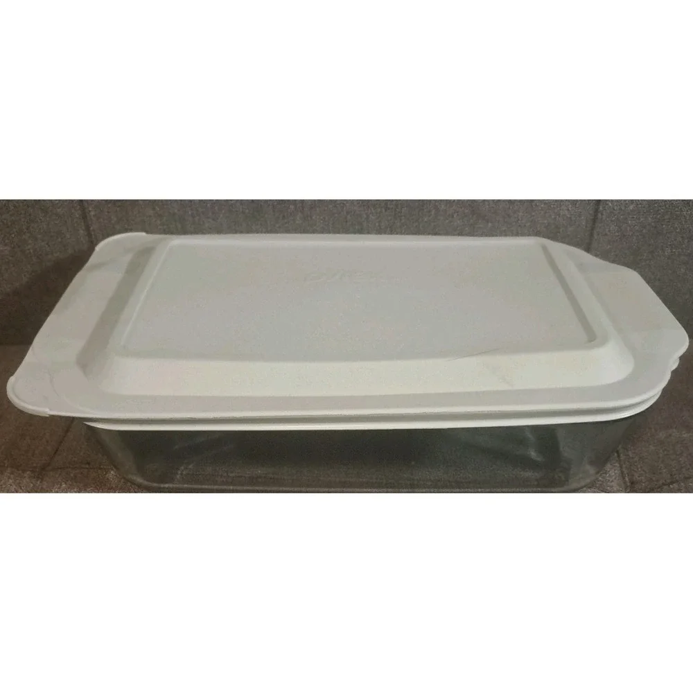 Pyrex CASSEROLE BAKING DISH & Sage Green Lid 13x9x2